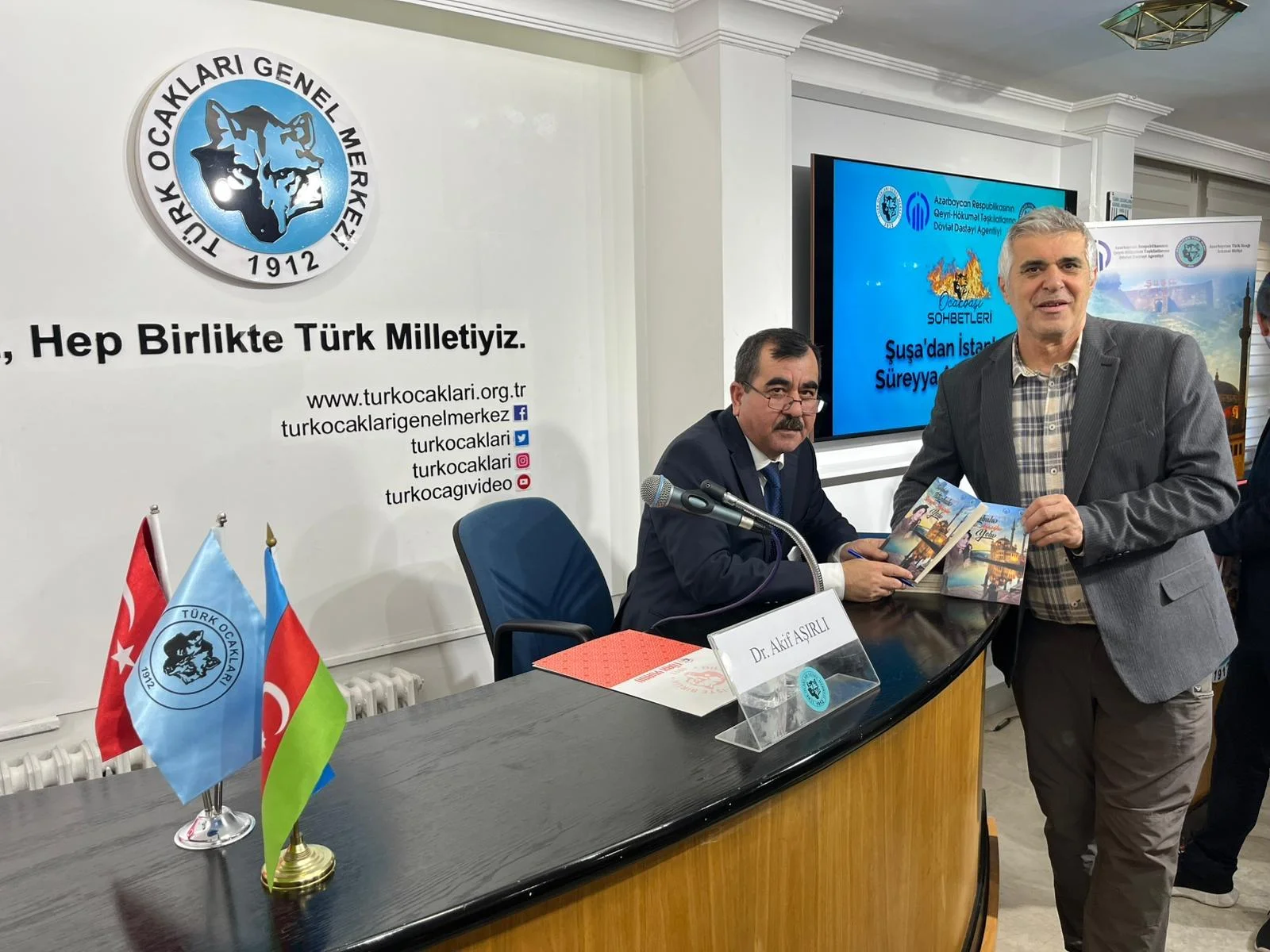 Şüşadan başlanan, İstanbulda bitən Sürəyya Ağaoğlu yolu - Ankarada konfrans 