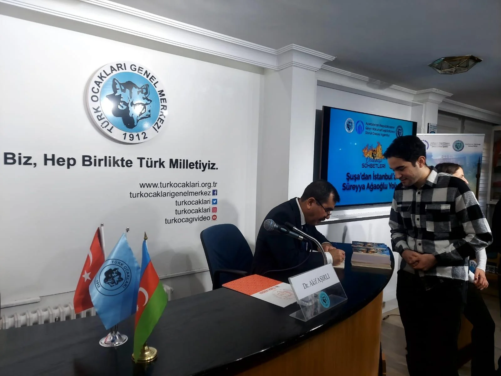 Şüşadan başlanan, İstanbulda bitən Sürəyya Ağaoğlu yolu - Ankarada konfrans 