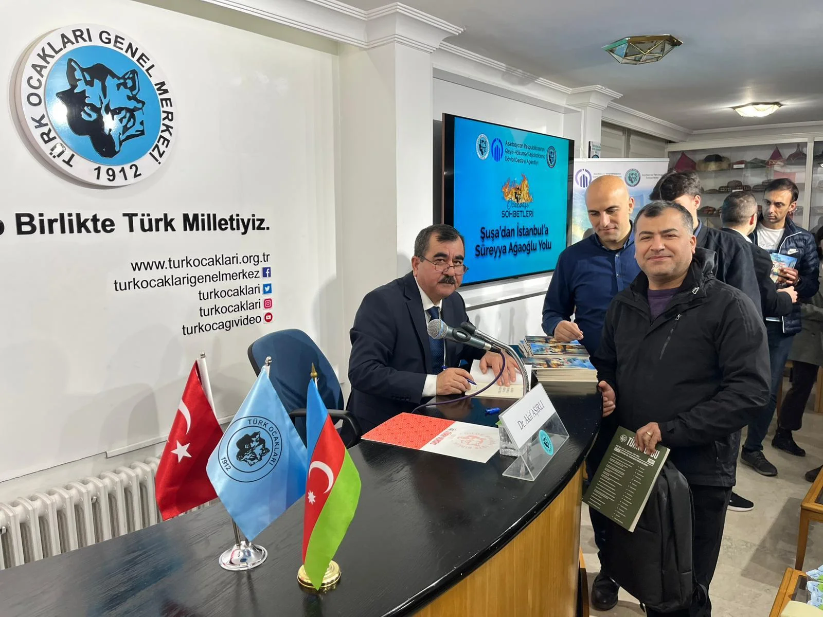 Şüşadan başlanan, İstanbulda bitən Sürəyya Ağaoğlu yolu - Ankarada konfrans 