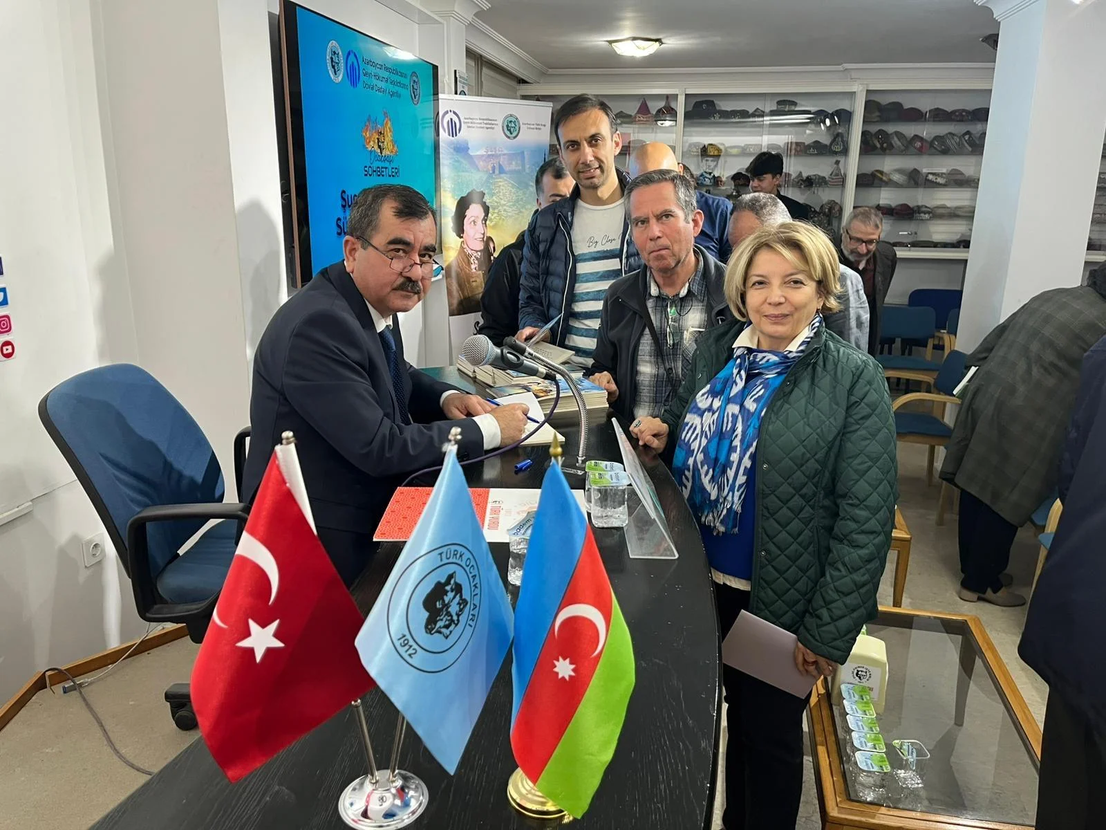 Şüşadan başlanan, İstanbulda bitən Sürəyya Ağaoğlu yolu - Ankarada konfrans 