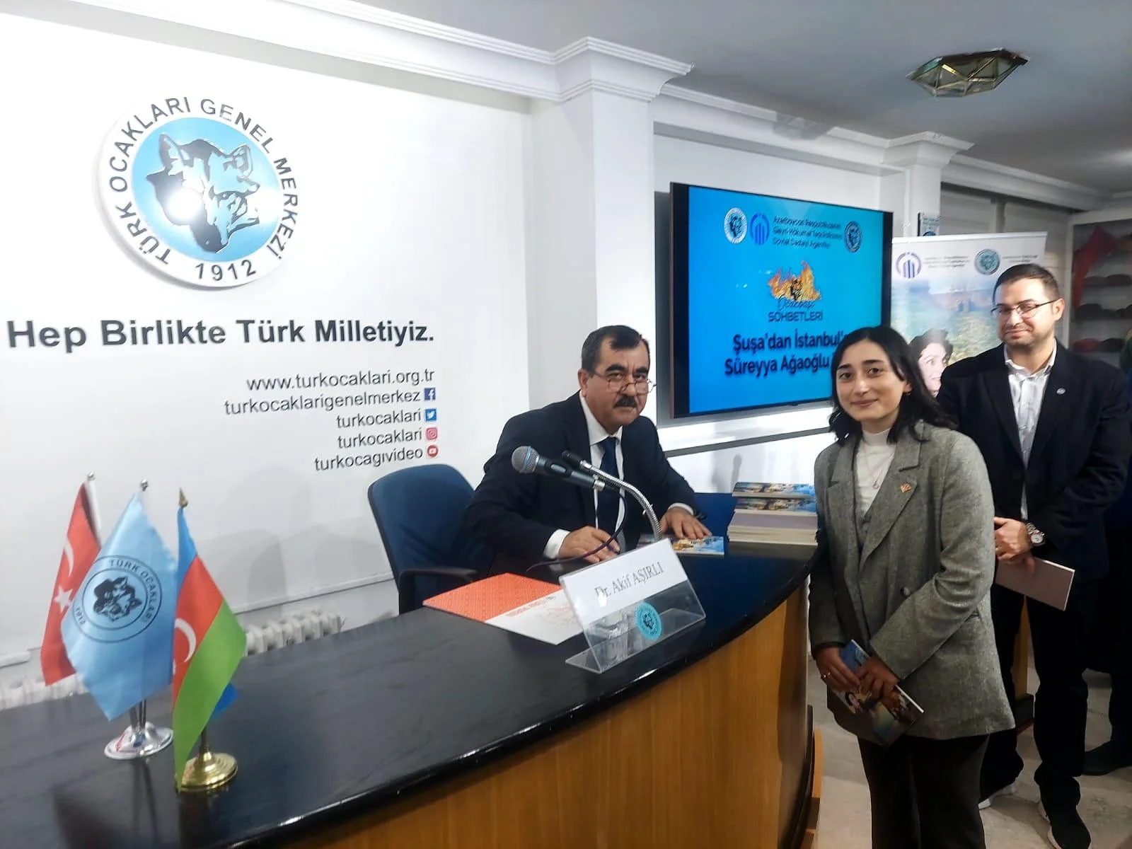 Şüşadan başlanan, İstanbulda bitən Sürəyya Ağaoğlu yolu - Ankarada konfrans 