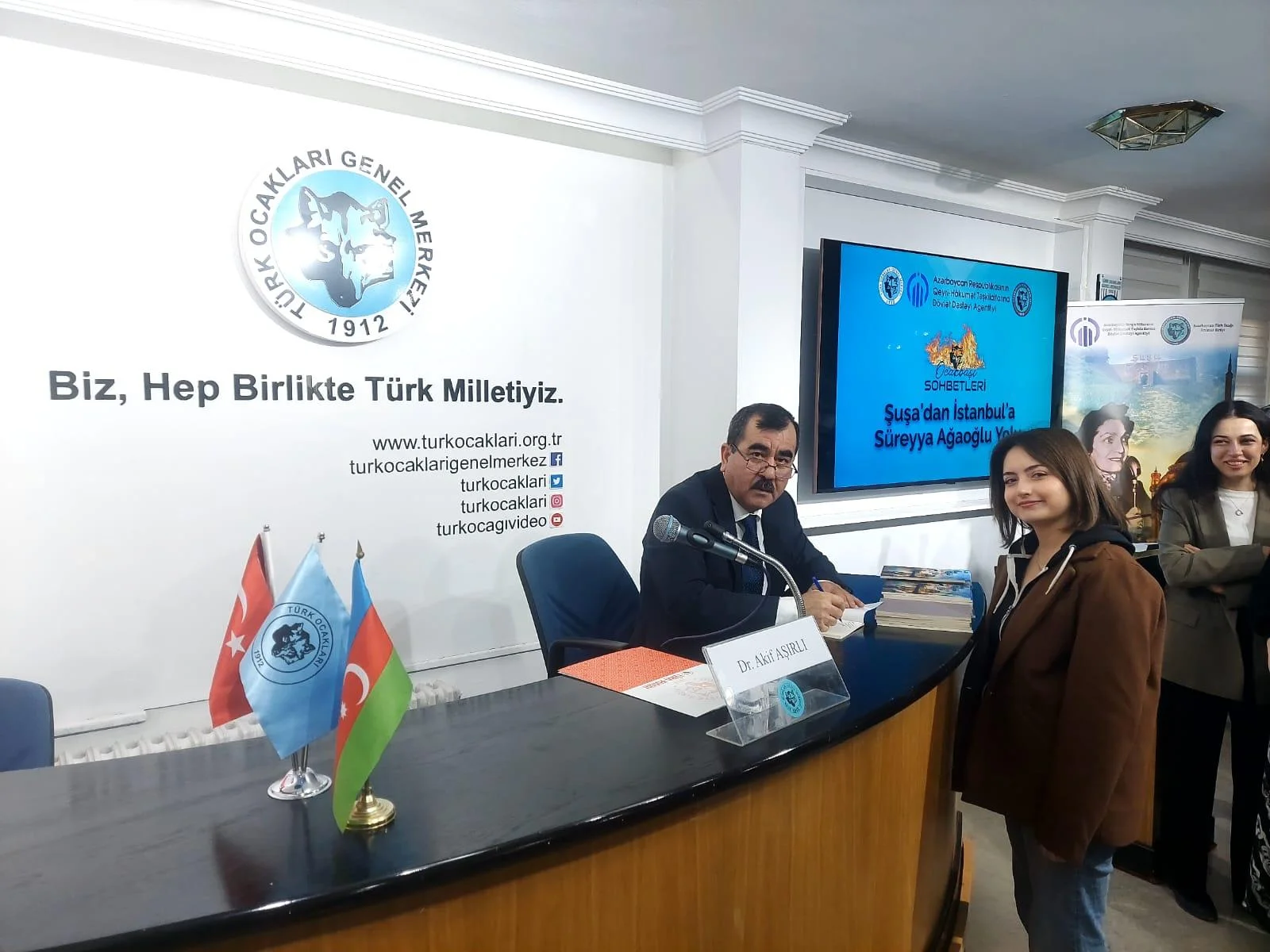 Şüşadan başlanan, İstanbulda bitən Sürəyya Ağaoğlu yolu - Ankarada konfrans 