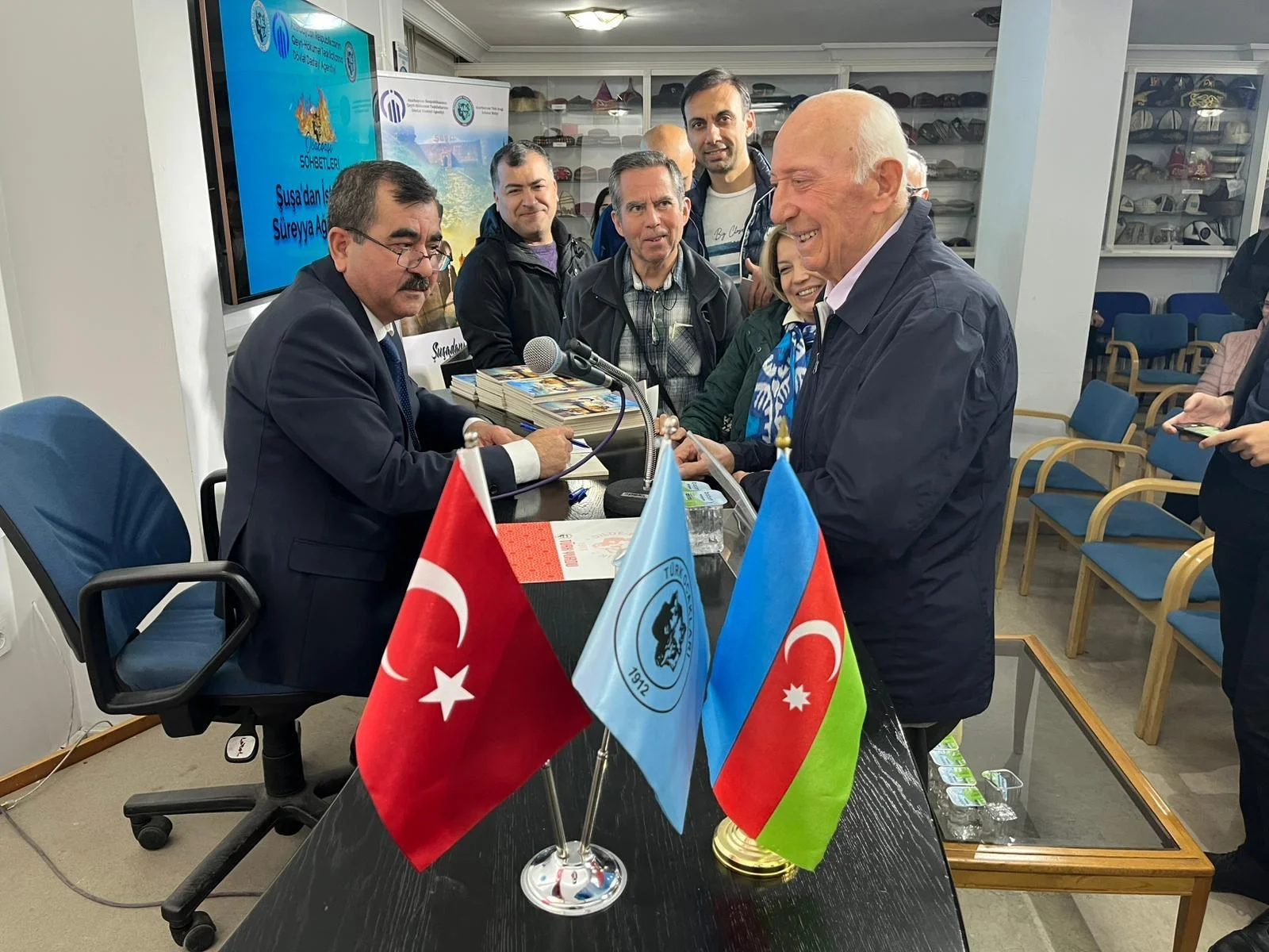 Şüşadan başlanan, İstanbulda bitən Sürəyya Ağaoğlu yolu - Ankarada konfrans 