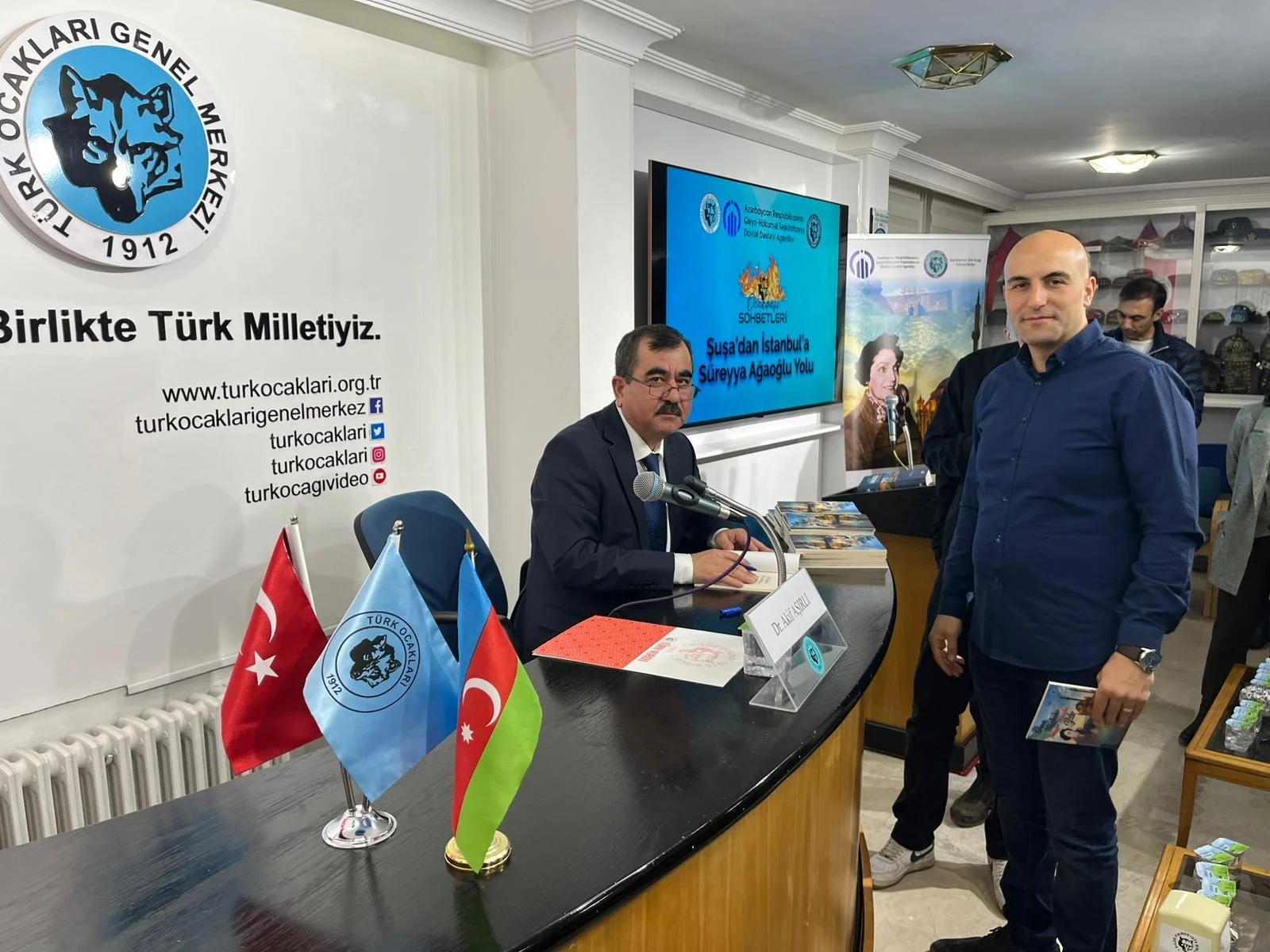 Şüşadan başlanan, İstanbulda bitən Sürəyya Ağaoğlu yolu - Ankarada konfrans 