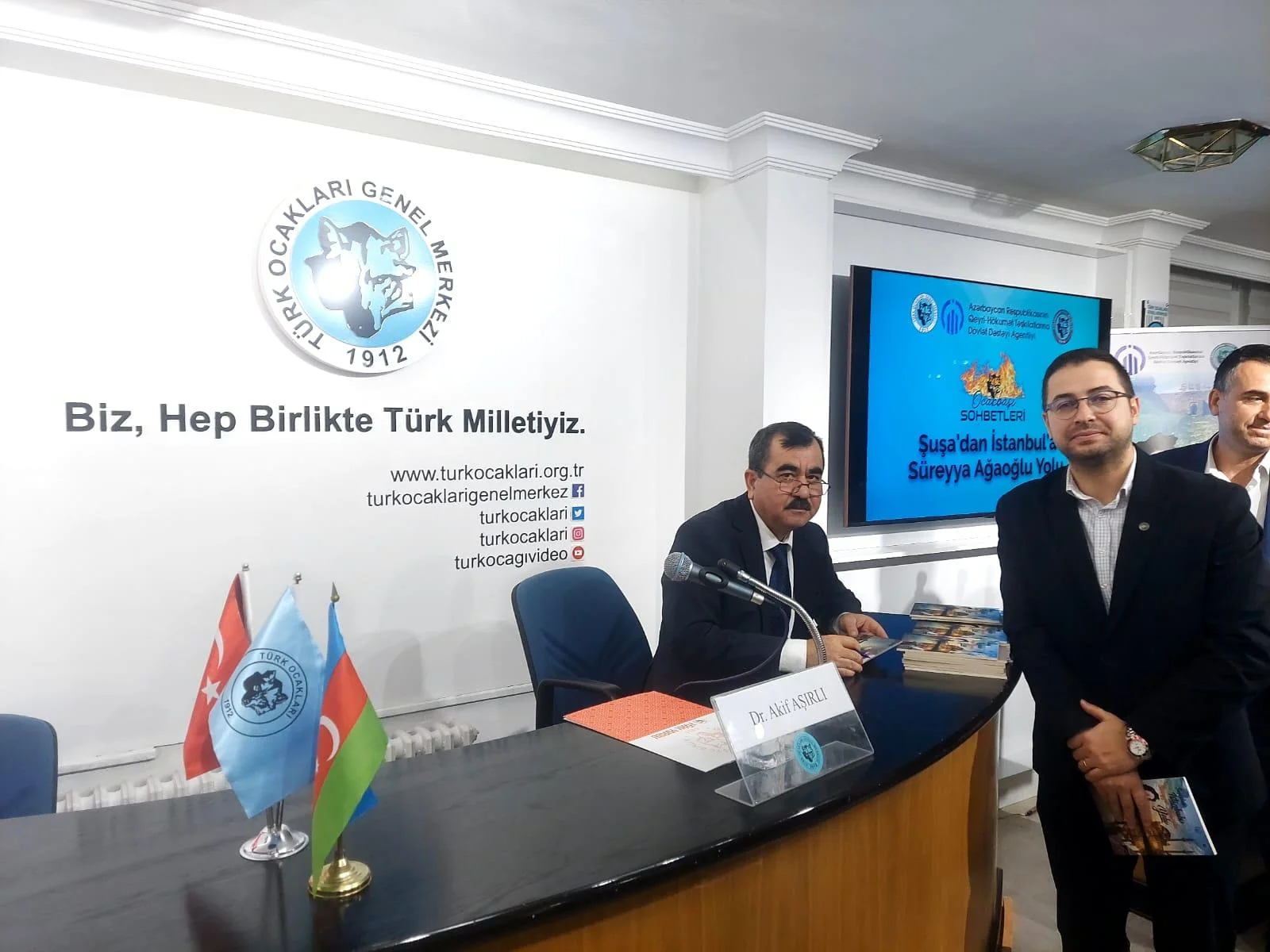 Şüşadan başlanan, İstanbulda bitən Sürəyya Ağaoğlu yolu - Ankarada konfrans 