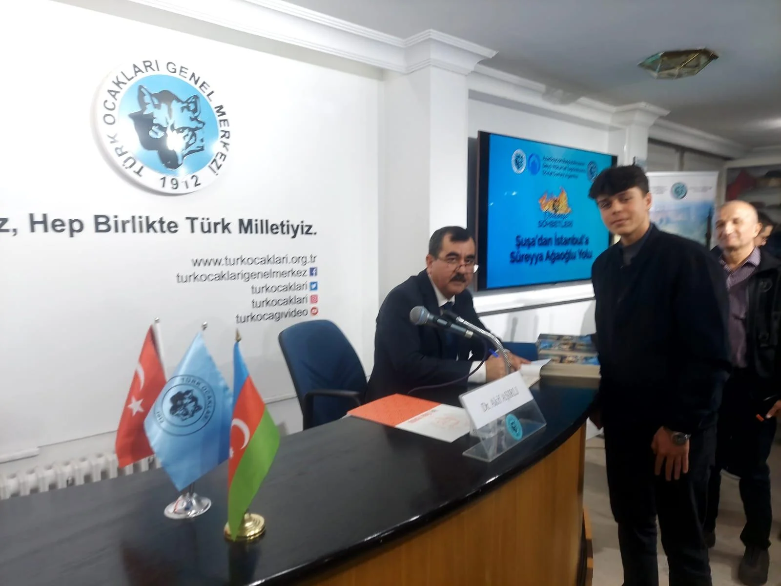 Şüşadan başlanan, İstanbulda bitən Sürəyya Ağaoğlu yolu - Ankarada konfrans 