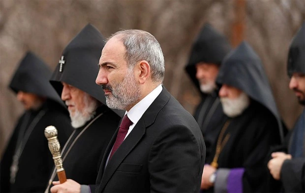 Parlamentari: Paşinyan Kilsə üzərində də rahat qələbə qazanacaq