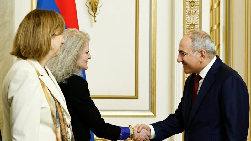 Nikol Paşinyan ABŞ dövlət katibinin müavini ilə görüşdü