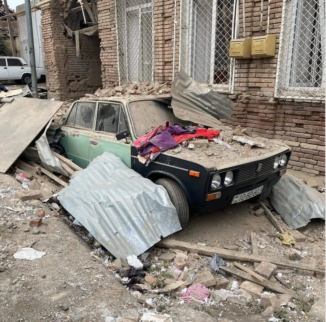 CNN Türk-ün operatoru Gəncə hücumları və müharibənin görünməyən tərəflərindən danışdı -SÖHBƏT