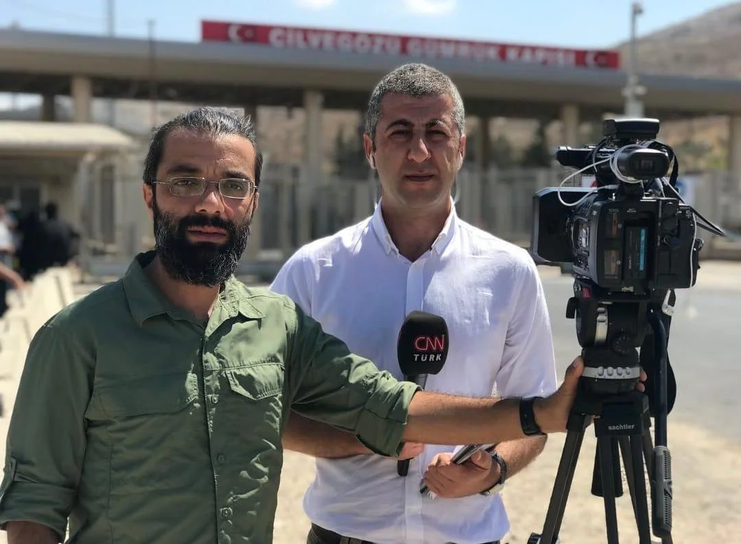 CNN Türk-ün operatoru Gəncə hücumları və müharibənin görünməyən tərəflərindən danışdı -SÖHBƏT