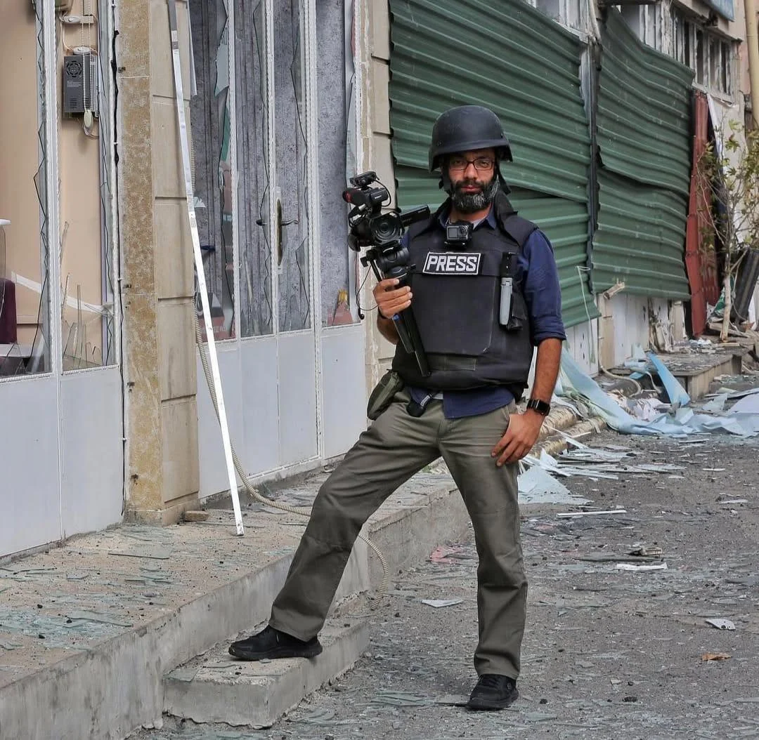 CNN Türk-ün operatoru Gəncə hücumları və müharibənin görünməyən tərəflərindən danışdı -SÖHBƏT