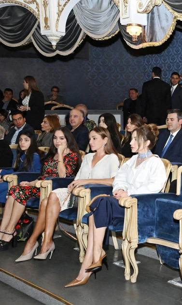Mehriban Əliyeva "Qağayı” tamaşasının təqdimatında iştirak etdi