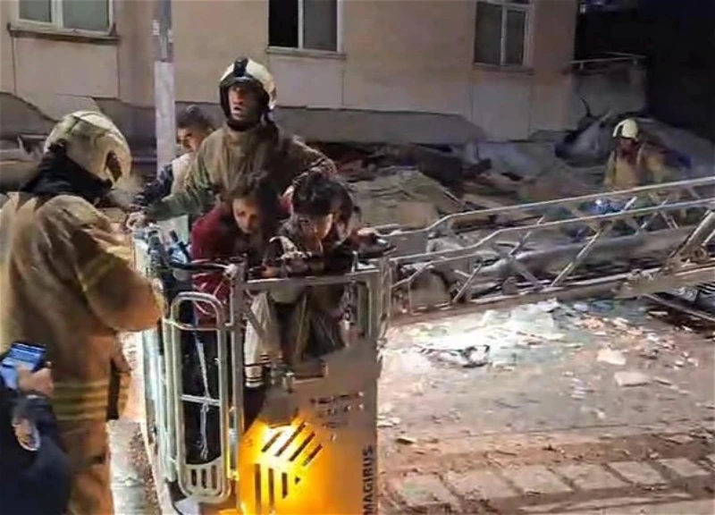 İstanbulda binanın dağıntıları altından 5 nəfər xilas edilib