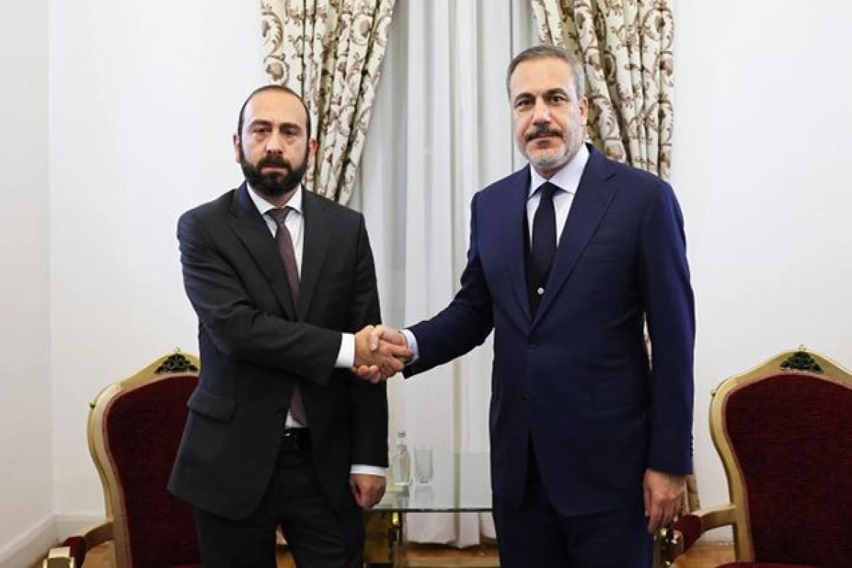 Ararat Mirzoyan Hakan Fidanla telefon danışığı aparıb