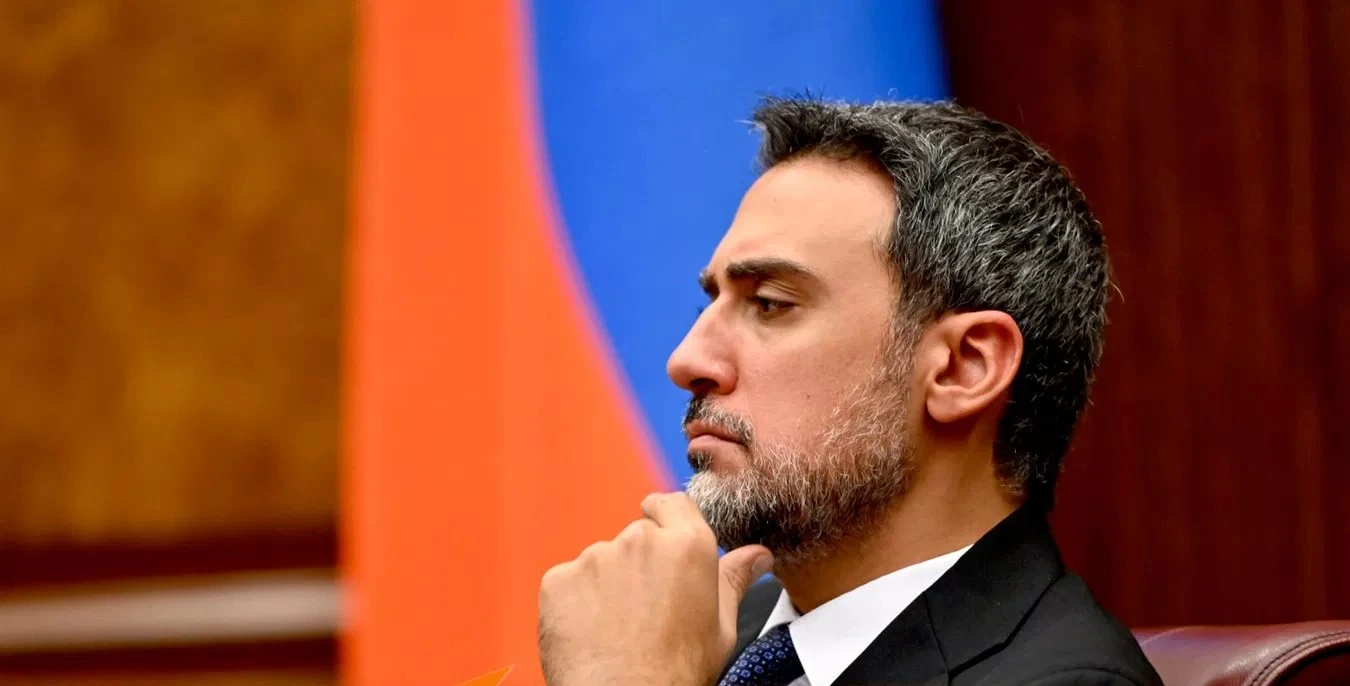 Vardevanyan: Ermənistan Konstitusiya Məhkəməsi hökumət proqramının hüquqi əhəmiyyətini kiçildib