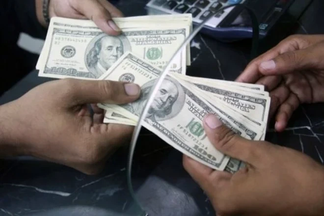 İranda dollar yenidən kəskin bahalaşdı