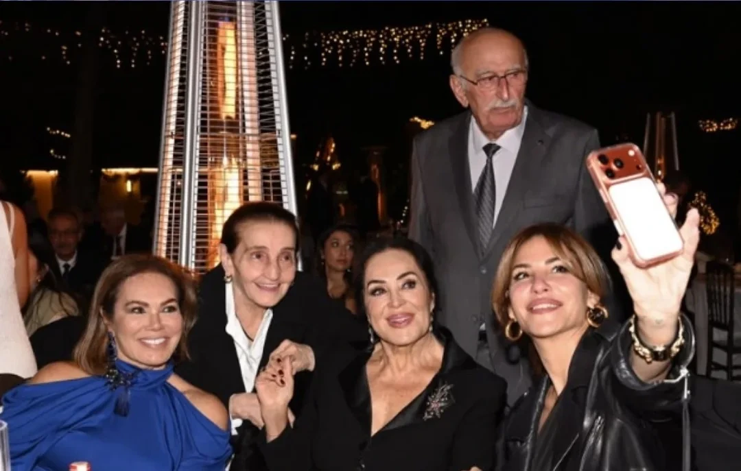 Türkan Şoray bacıları ilə