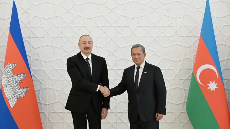 İlham Əliyev və Kambocanın Baş naziri mətbuata bəyanatlarla çıxış edirlər