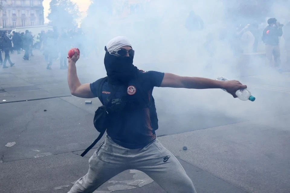 Fransada etirazlar zamanı 855 nəfər saxlanılıb