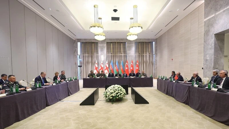 Şuşada Azərbaycan, Türkiyə və Gürcüstan müdafiə nazirlərinin üçtərəfli görüşü keçirilib - FOTO - YENİLƏNİB