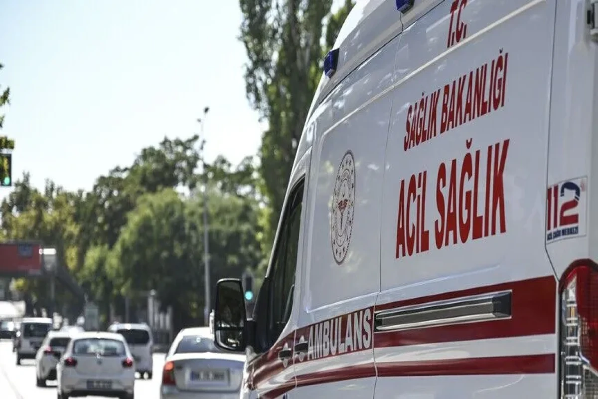 İstanbulda məktəbdə bıçaqlı hücumda yaralanan şagirdlərdən biri ölüb - YENİLƏNİB