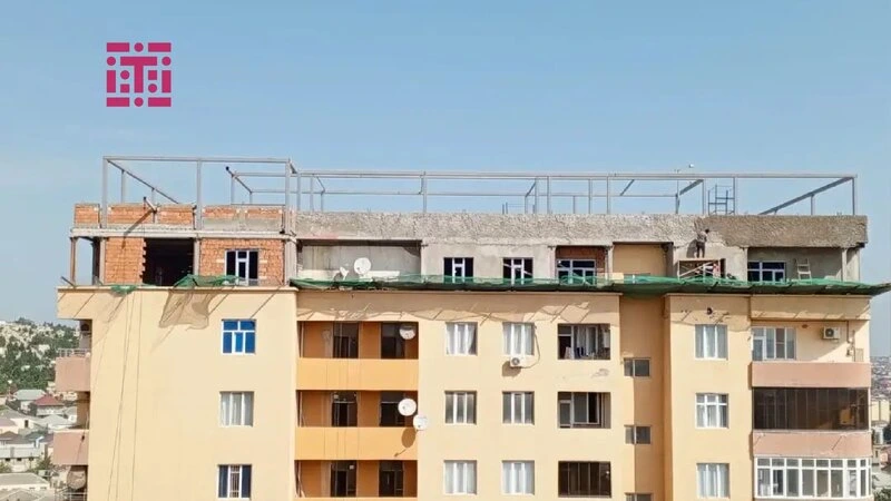 Binanın üstünə əlavə mərtəbə tikmək faciəyə səbəb ola bilər - Təhlükə sakinləri gözləyir