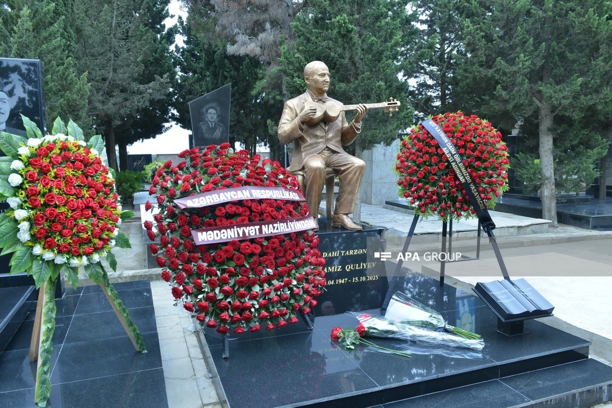 Xalq artisti, professor Ramiz Quliyevin qəbirüstü abidəsinin açılışı olub - FOTO