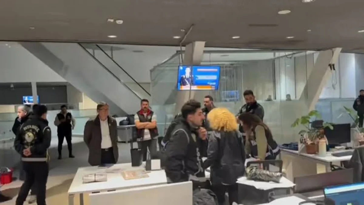 Türkiyədə "Halk TV"nin binasında əməliyyat: Polis axtarış aparır