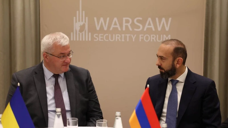 Ukrayna və Ermənistan arasında müzakirə aparıldı