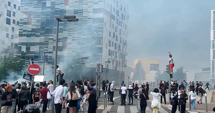 Fransadan sonra Belçikada da şagirdlər kütləvi etiraza qalxdı