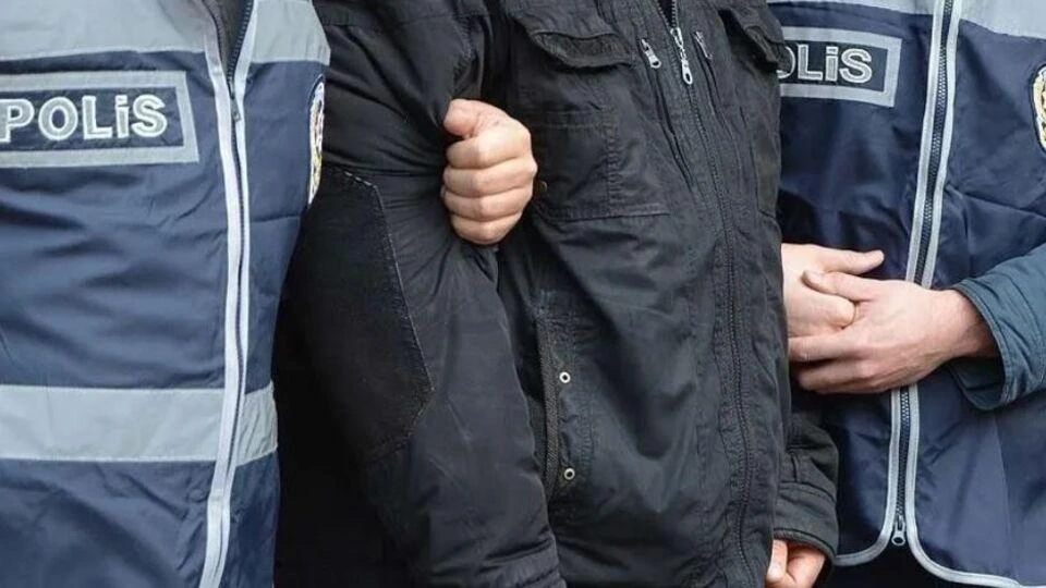 Türkiyə bayrağını və Atatürkü təhqir edən müəllim saxlanılıb
