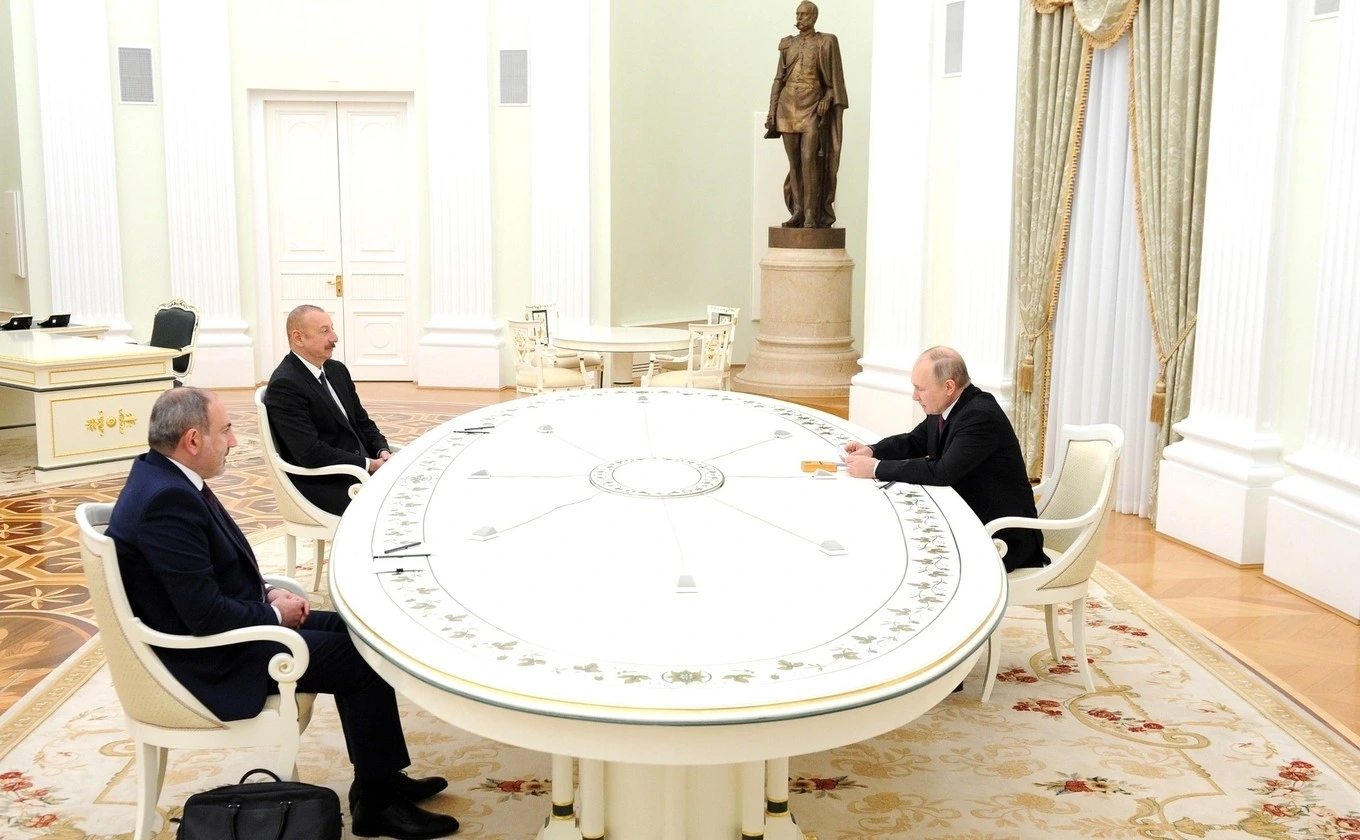 Putin, Əliyev və Paşinyanın Türkmənistanda qapalı görüş keçirdiyi təkzib edildi