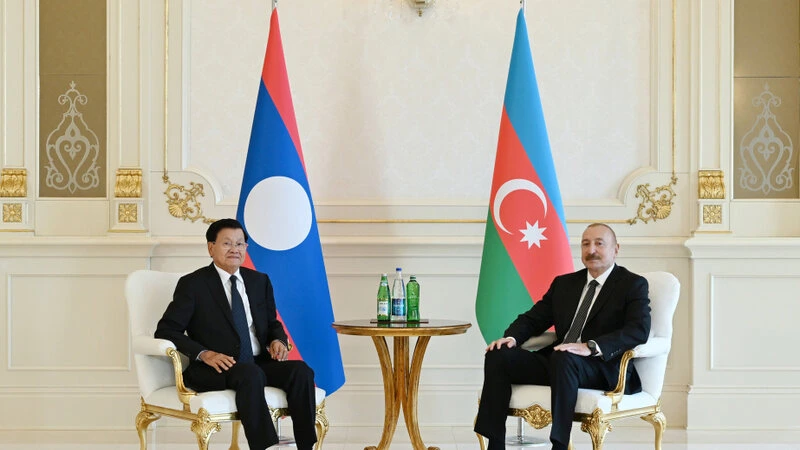 İlham Əliyevin Laos Prezidenti ilə geniş tərkibdə görüşü oldu