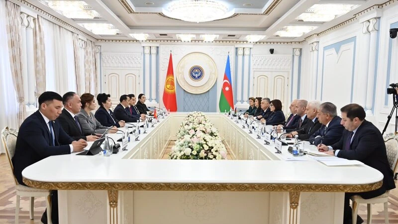 Sahibə Qafarova Qırğız Respublikası Joqorku Keneşinin sədri ilə görüşüb