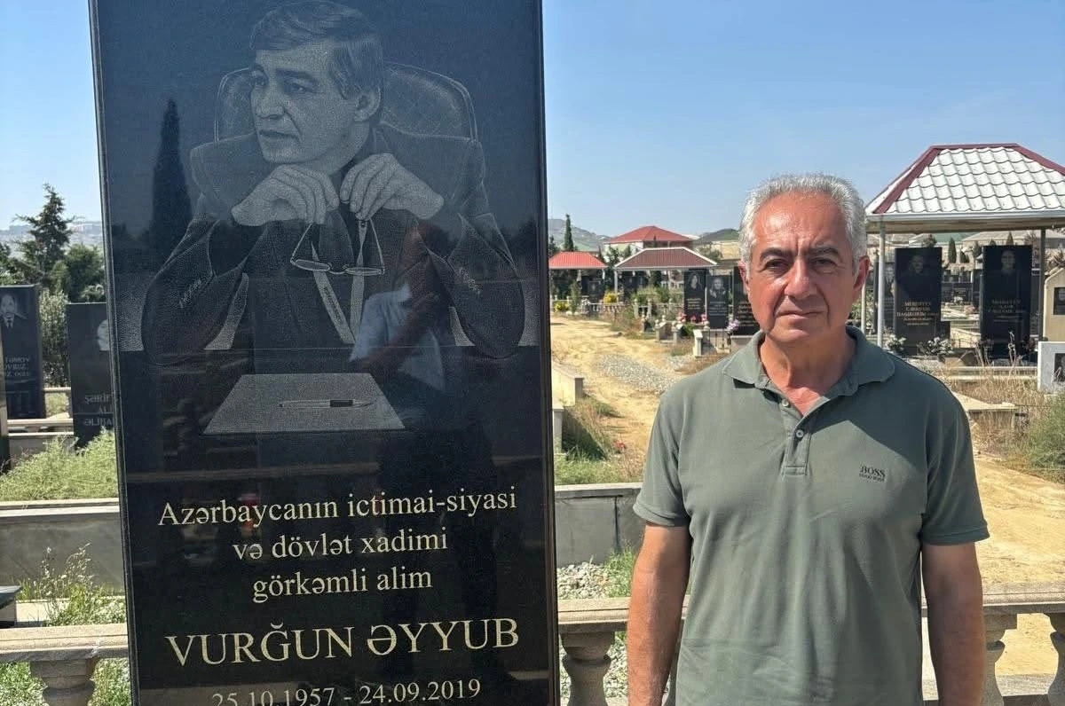 Qubad İbadoğlu sosial şəbəkələrə Vurğun Əyyubu xatırlayaraq qayıtdı