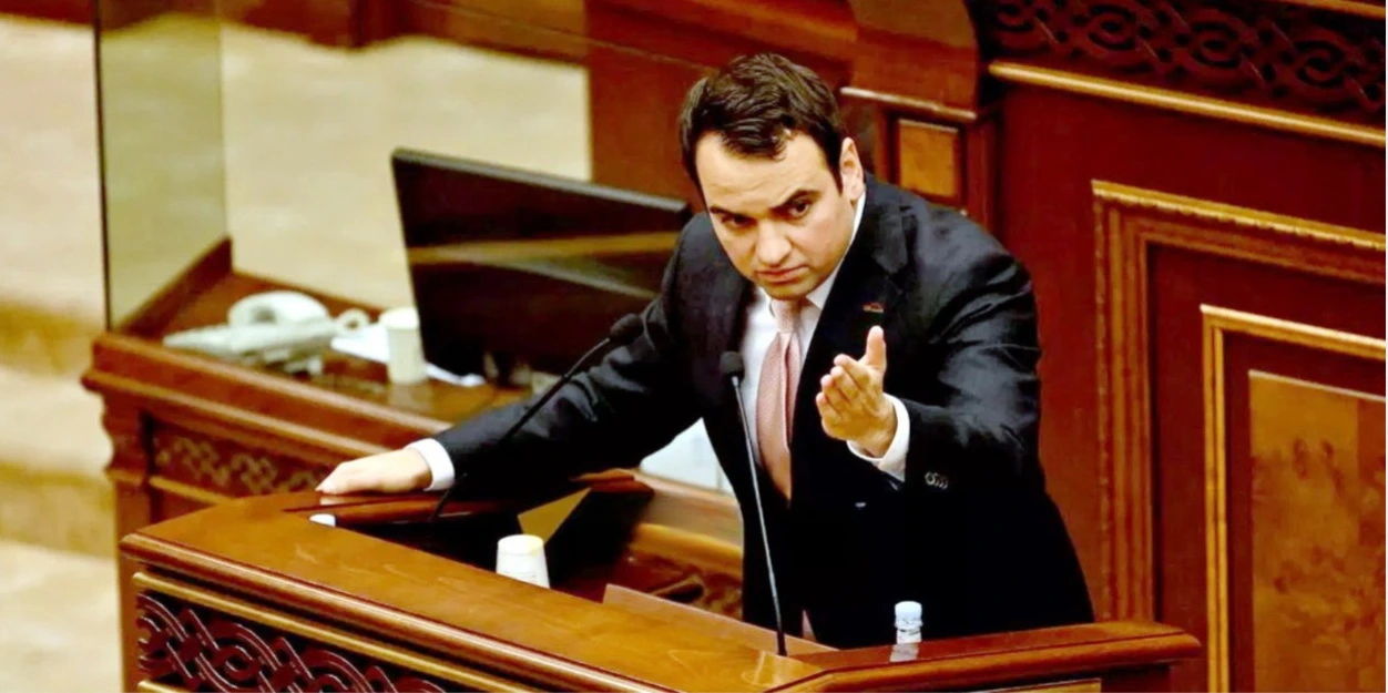 Ermənistanda müxalifət müdafiə nazirinin istefasını tələb etdi