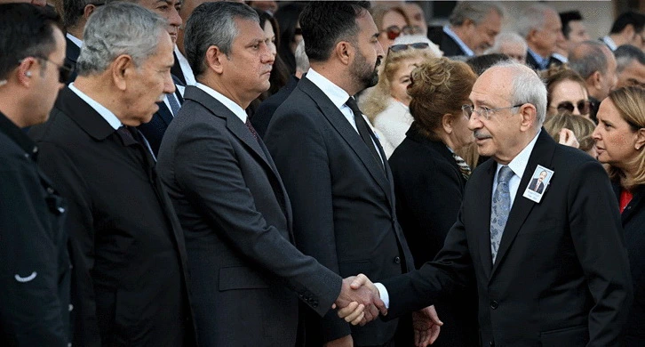 Soyuq salamlaşma - Özgür Özəl Kamal Kılıçdaroğlunun üzünə baxmadı