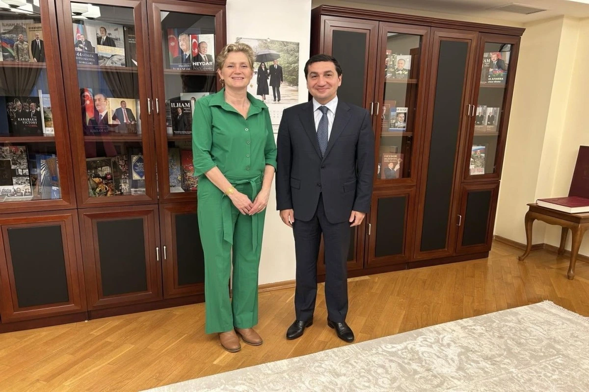 Niderland XİN rəhbərinin Azərbaycana səfəri Hikmət Hacıyevlə müzakirə olunub