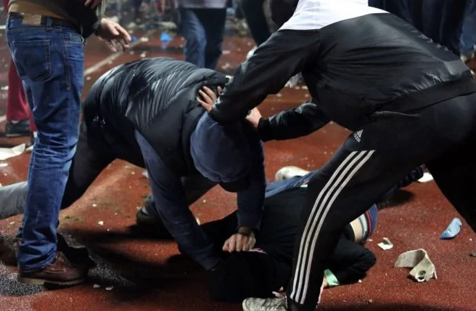 Əhmədlidə şadlıq sarayı qarşısında dava: Saxlanılanlar var