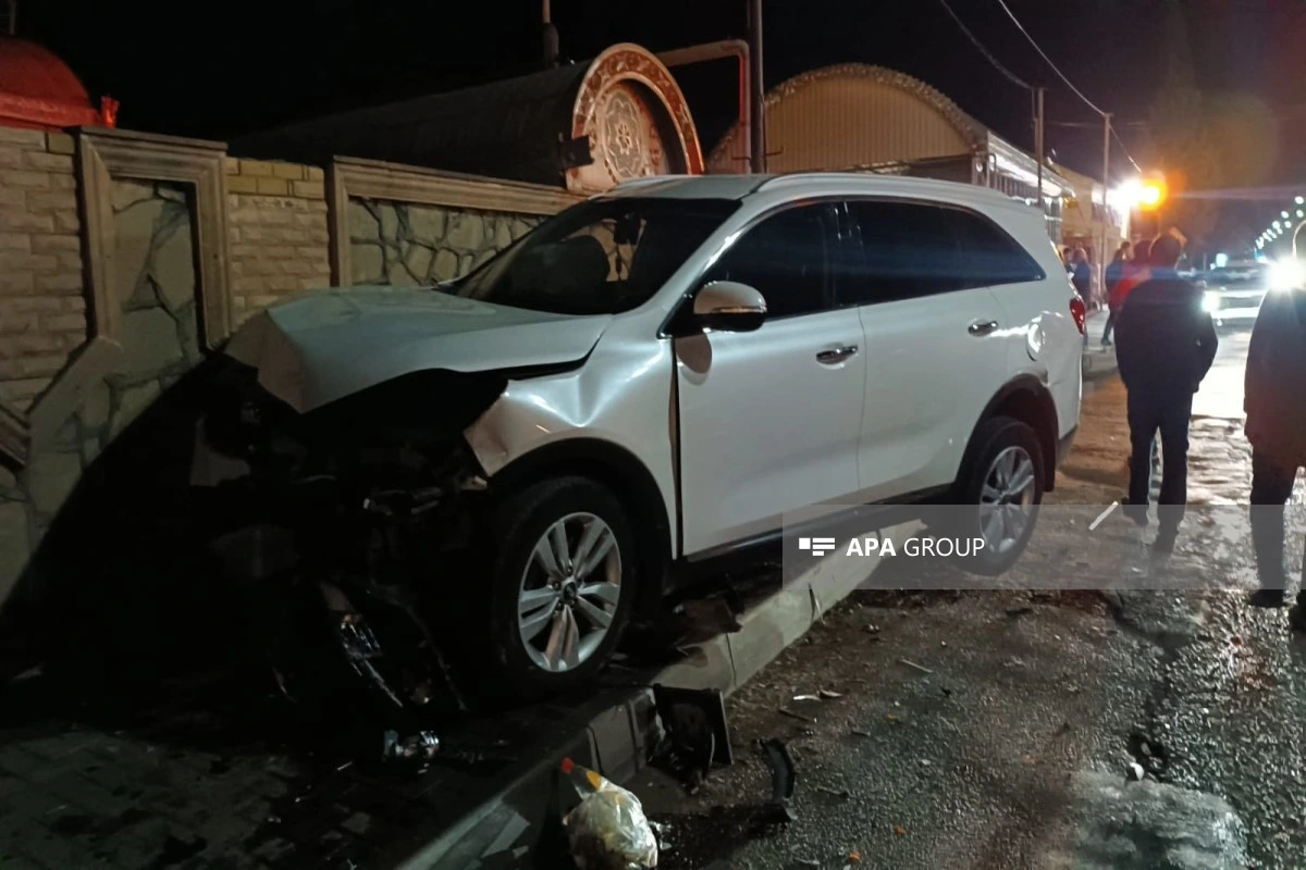 Tovuzda iki avtomobil toqquşub, xəsarət alanlar var