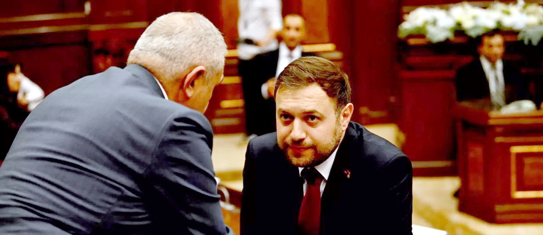 Paşinyan müxalifətin 6 səsini ələ keçirə biləcəyinə əmin deyil - Ekspert