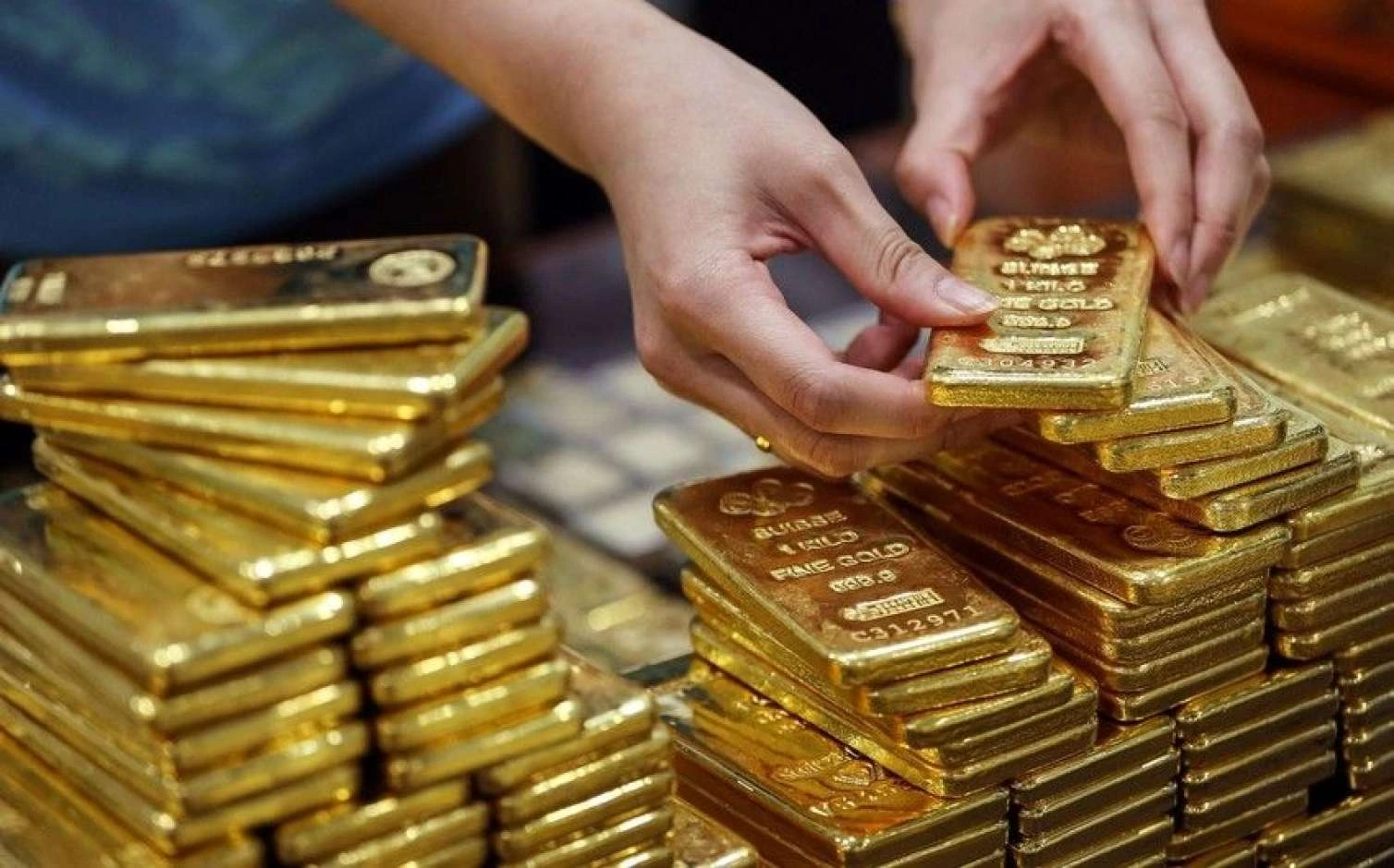 Qızıl ucuzlaşdı, dollar gücləndi