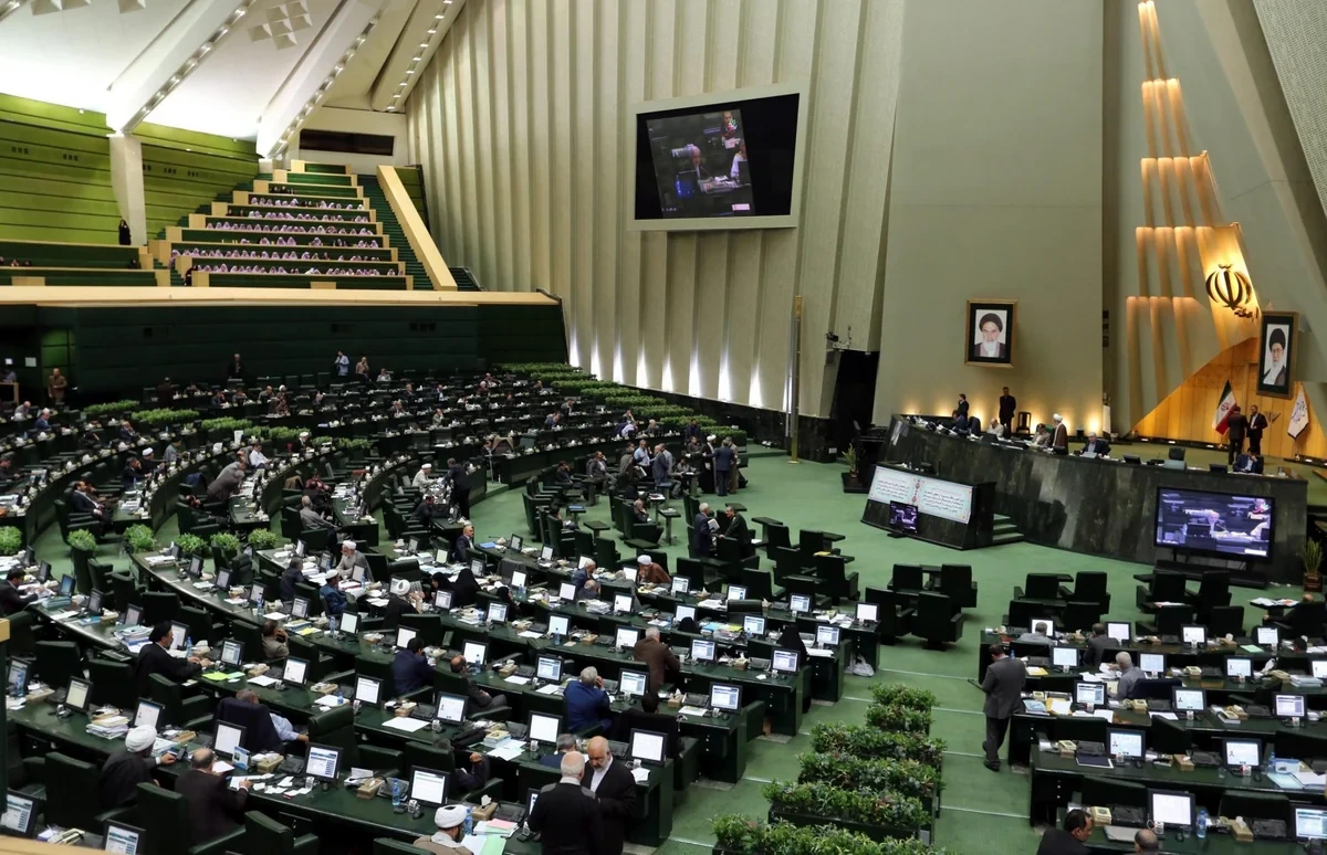İran parlamenti müdafiə naziri vəzifəsinə namizədin məsələsinə baxacaq