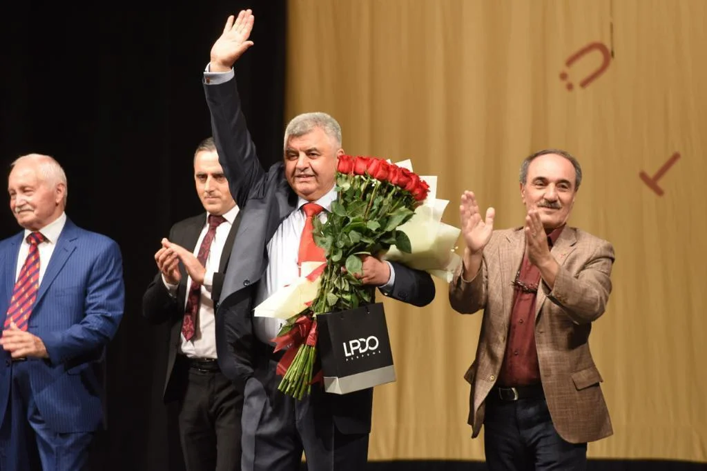 MƏNİM NƏYİM VARDIR QƏLƏMDƏN ÖZGƏ...-FOTOLAR