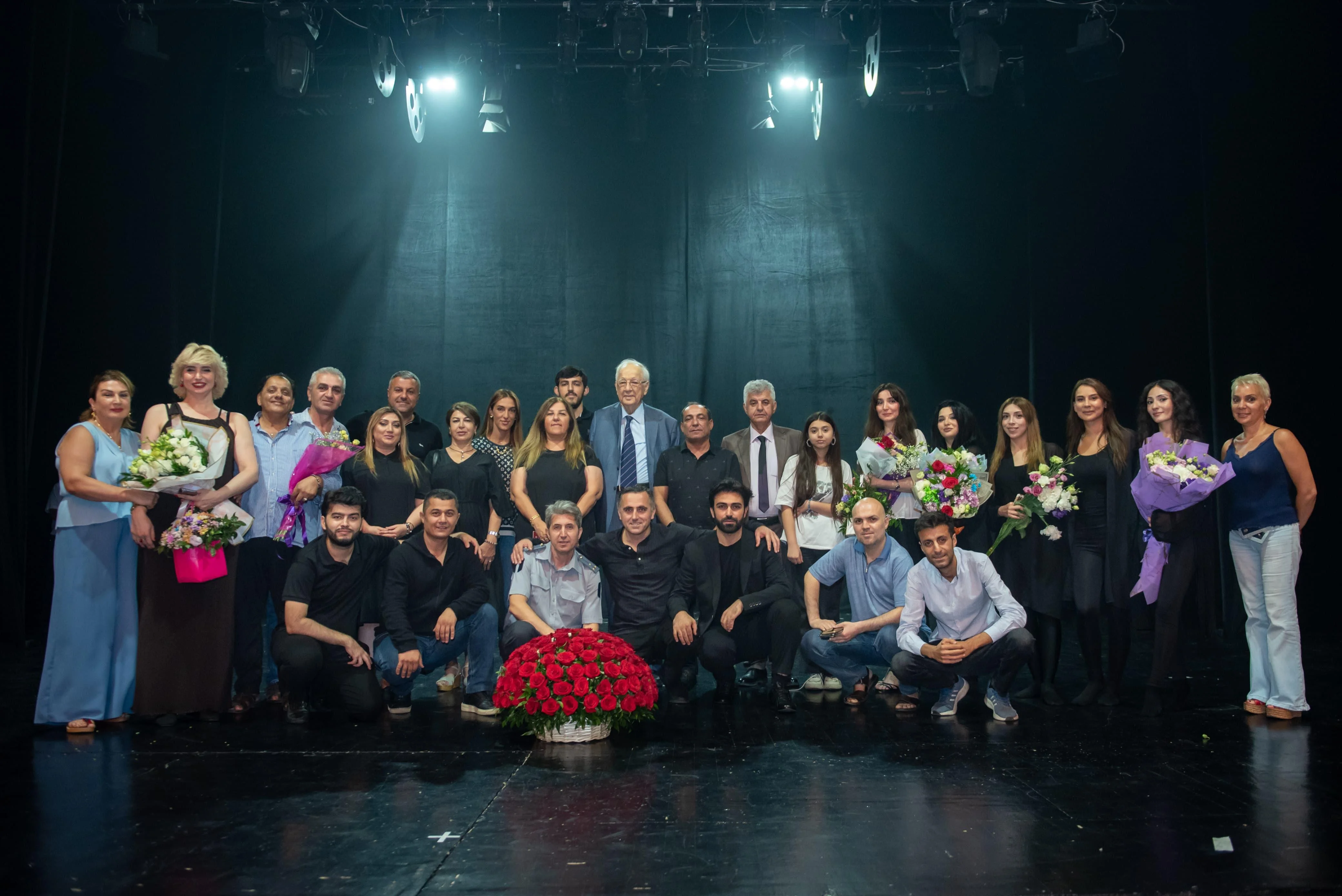 MƏNİM NƏYİM VARDIR QƏLƏMDƏN ÖZGƏ...-FOTOLAR