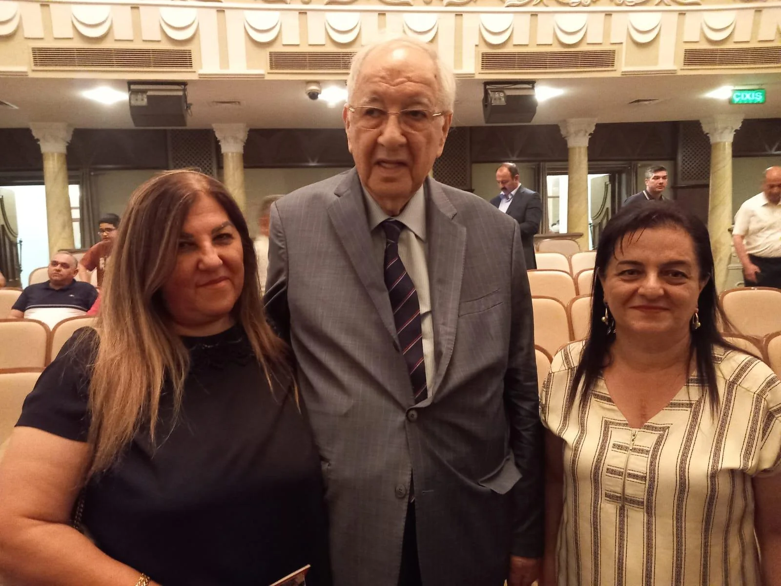 MƏNİM NƏYİM VARDIR QƏLƏMDƏN ÖZGƏ...-FOTOLAR