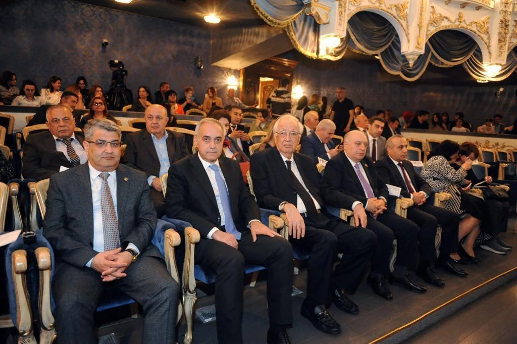 MƏNİM NƏYİM VARDIR QƏLƏMDƏN ÖZGƏ...-FOTOLAR