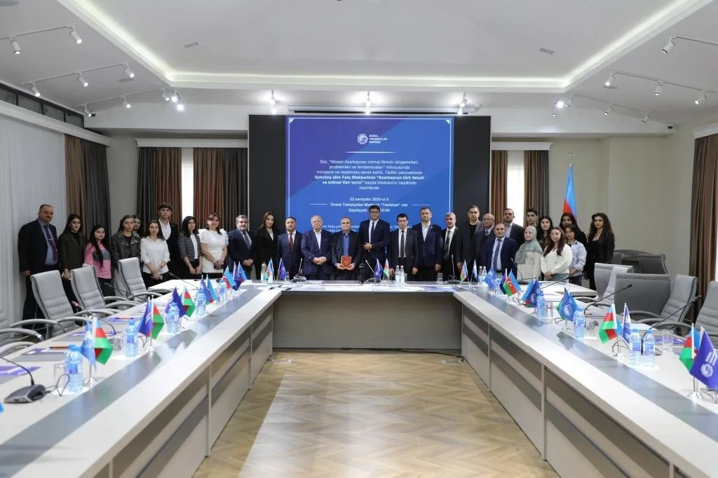 Faiq Ələkbərlinin üç cildlik kitablarının təqdimatı keçirildi - FOTO