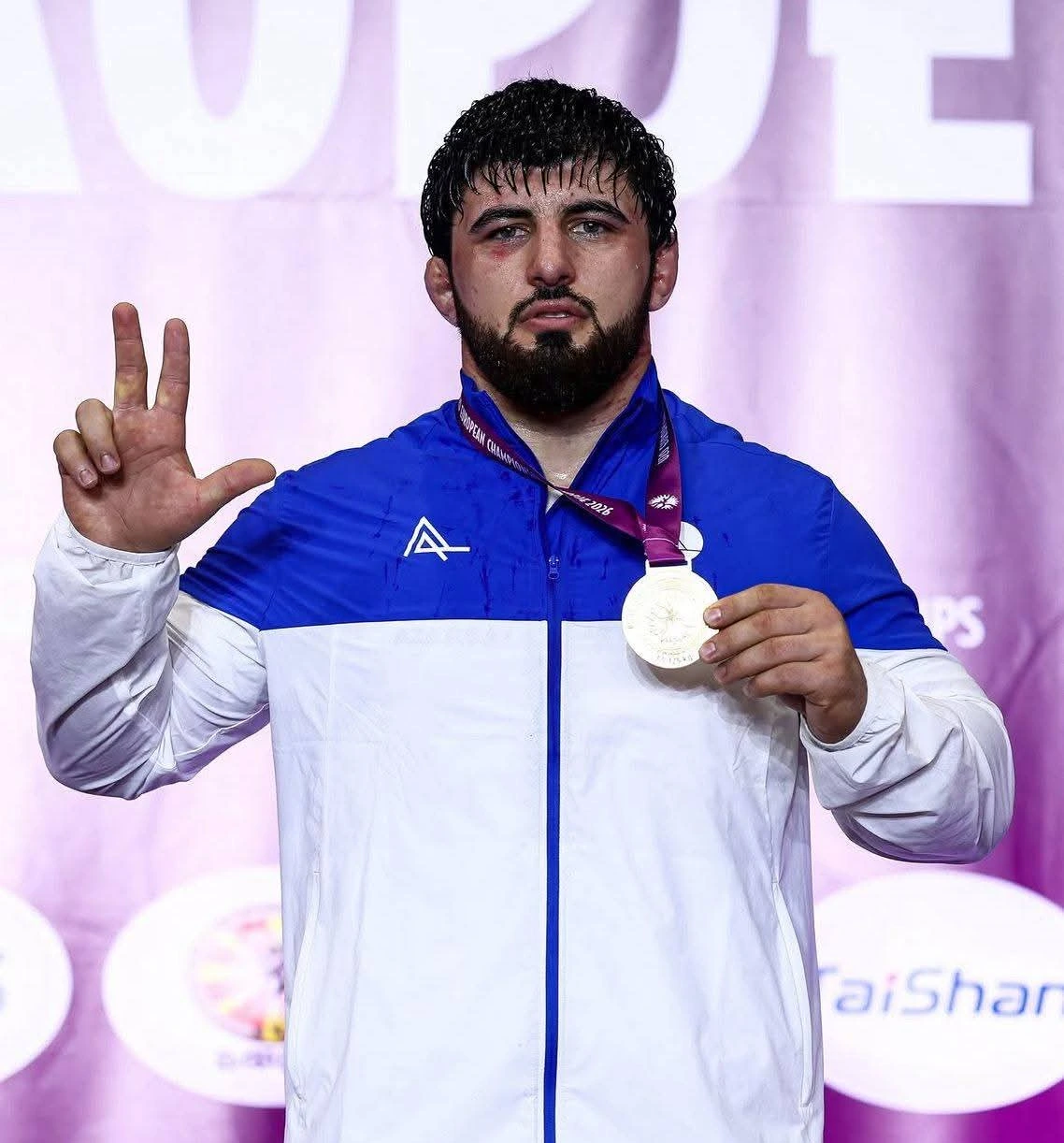 Yusif Dursunov Avropa çempionu olaraq adını tarixə yazdırdı&nbsp;-FOTO
