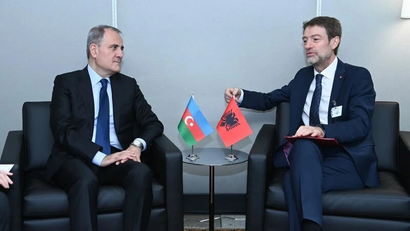 Ceyhun Bayramov albaniyalı həmkarı ilə görüşdü